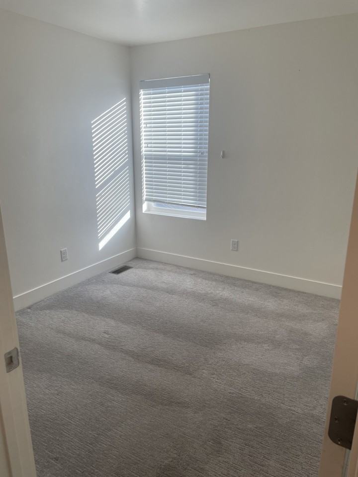 3351 E Kathaway Ln #1 - Photo 5 of 10