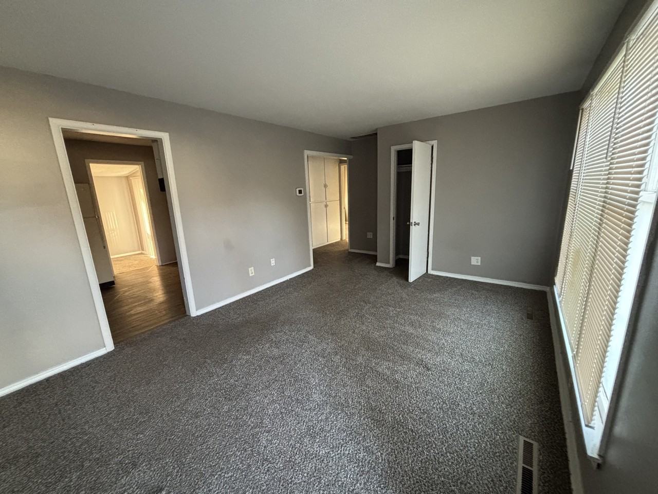4522 S Osage Ave #1 - Photo 2 of 8