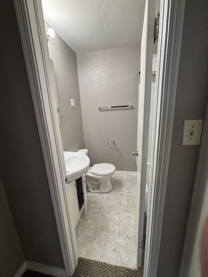 4522 S Osage Ave #1 - Photo 3 of 8
