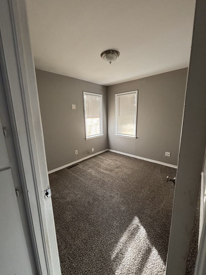 4522 S Osage Ave #1 - Photo 5 of 8