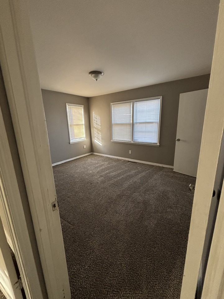 4522 S Osage Ave #1 - Photo 6 of 8