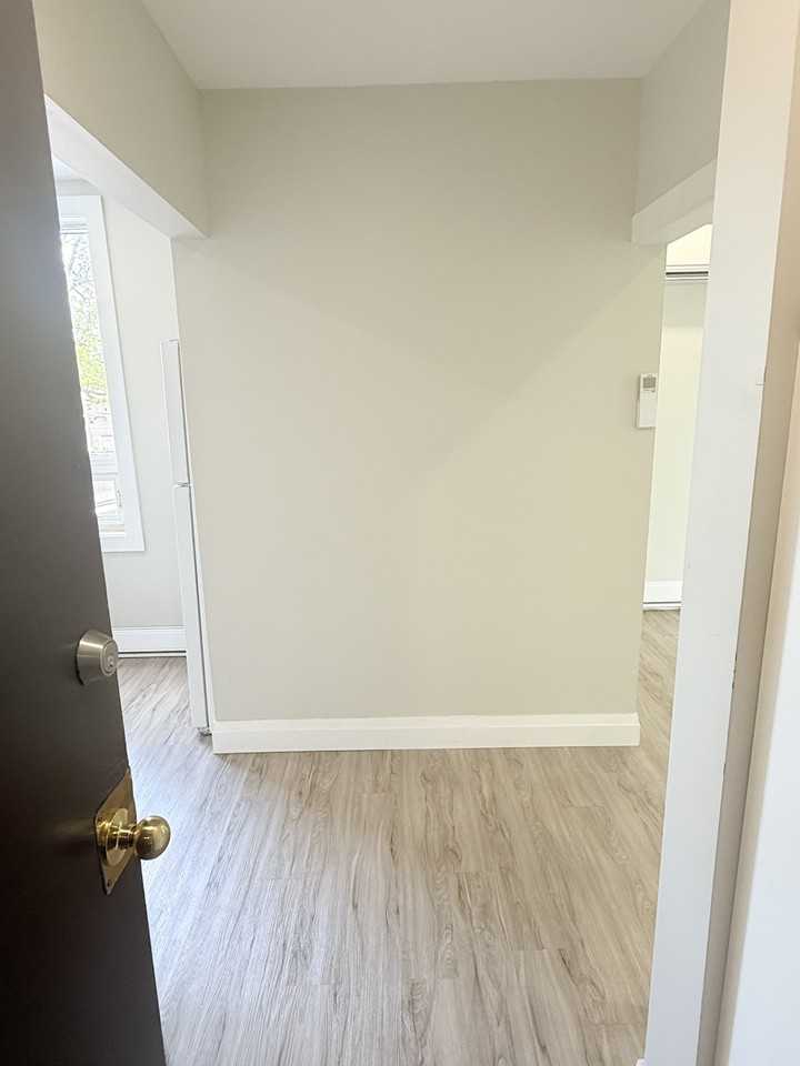 1495 Gladstone Ave #302 - Photo 2 of 16