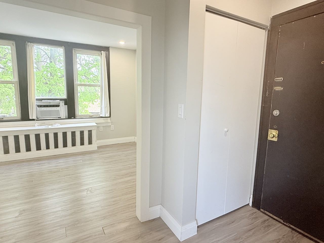 1495 Gladstone Ave #302 - Photo 3 of 16