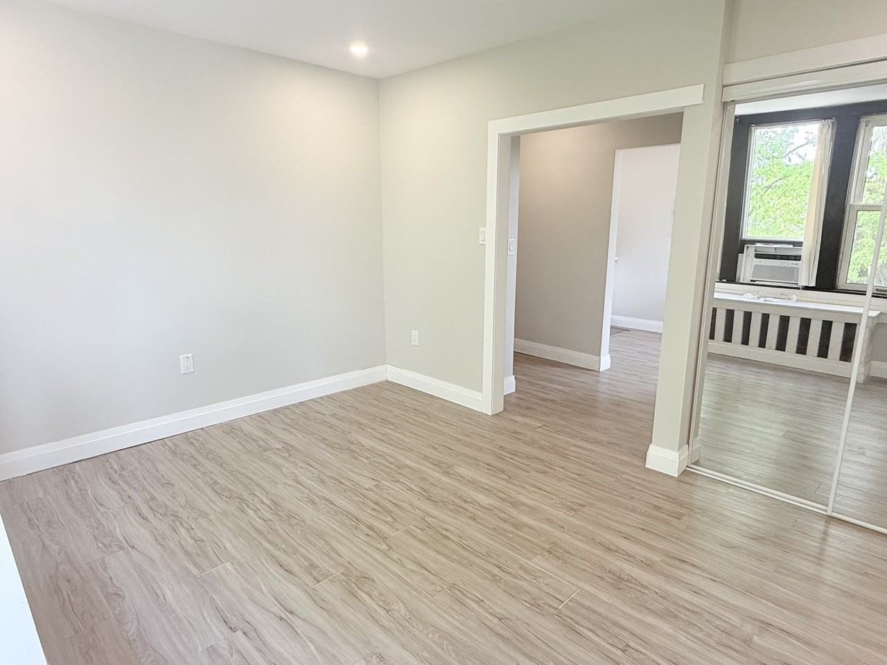 1495 Gladstone Ave #302 - Photo 5 of 16