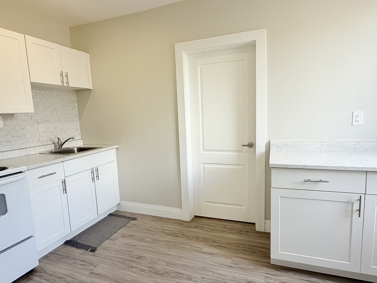 1495 Gladstone Ave #302 - Photo 7 of 16