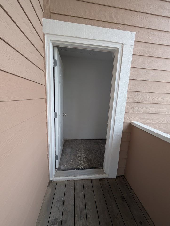 3400 Sw Burnett Rd #C - Photo 3 of 23