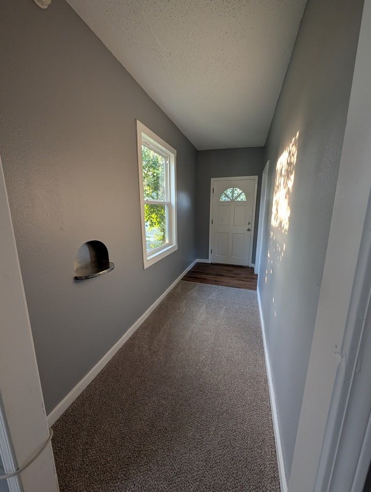 1011 Ne Seward Ave #1 - Photo 2 of 11