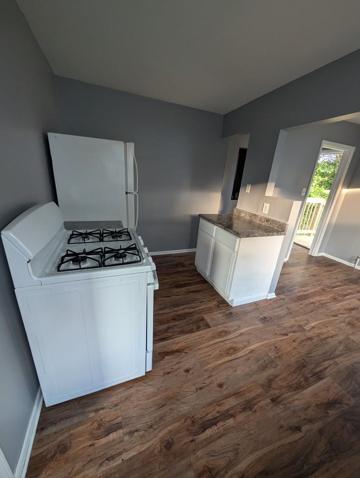 1011 Ne Seward Ave #1 - Photo 7 of 11