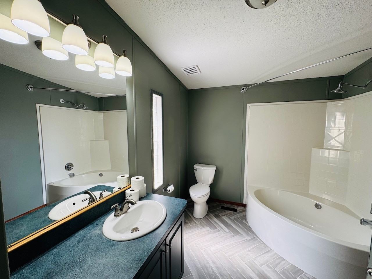 8219 101 Ave - Photo 6 of 18