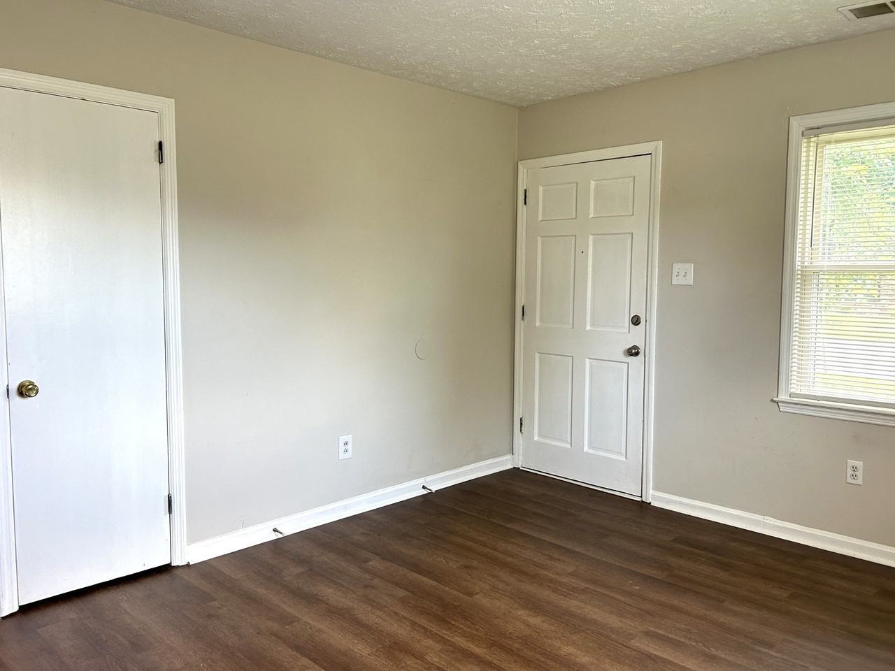1286 Centre Pkwy #1 - Photo 4 of 22