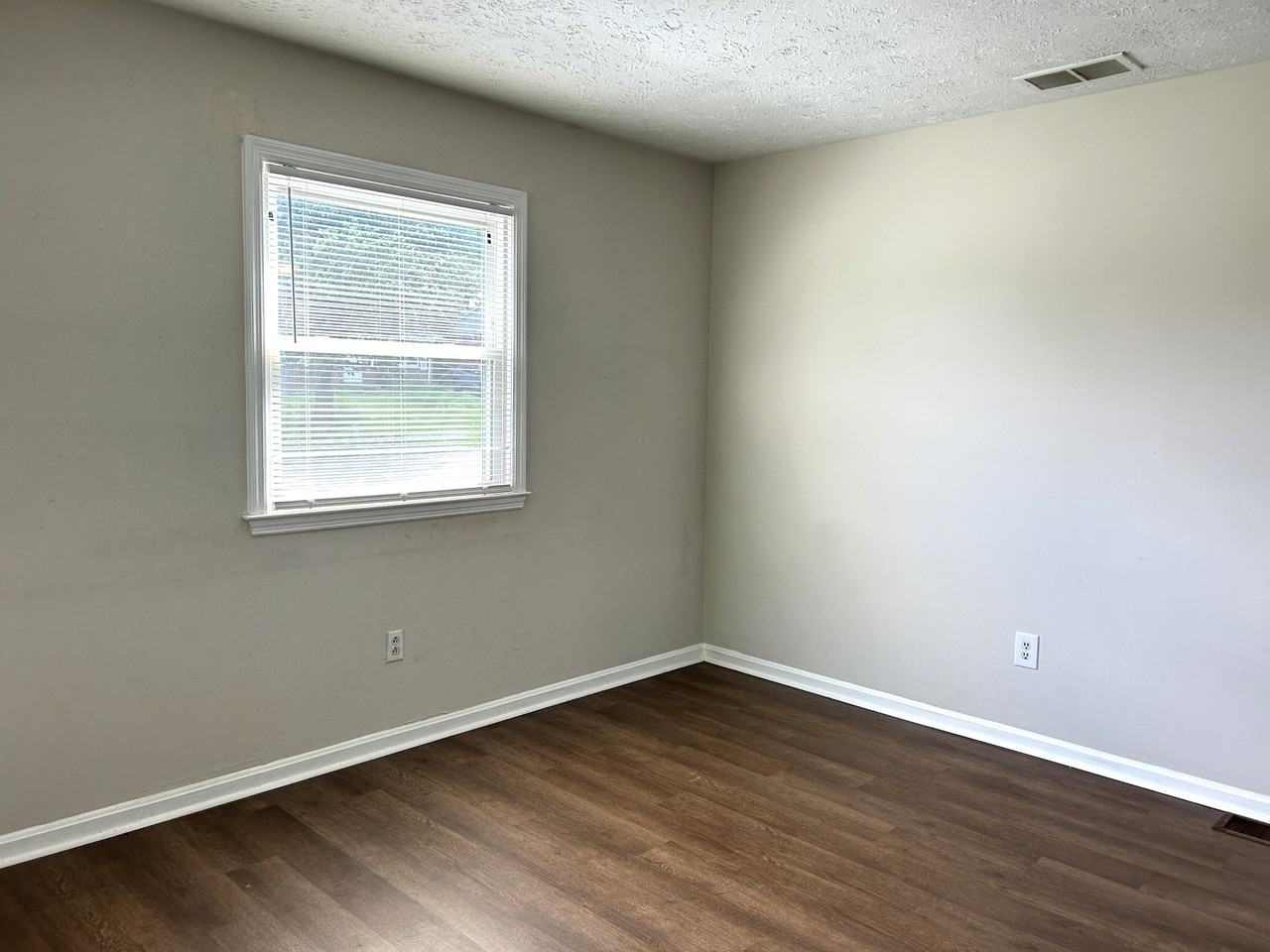 1286 Centre Pkwy #1 - Photo 5 of 22