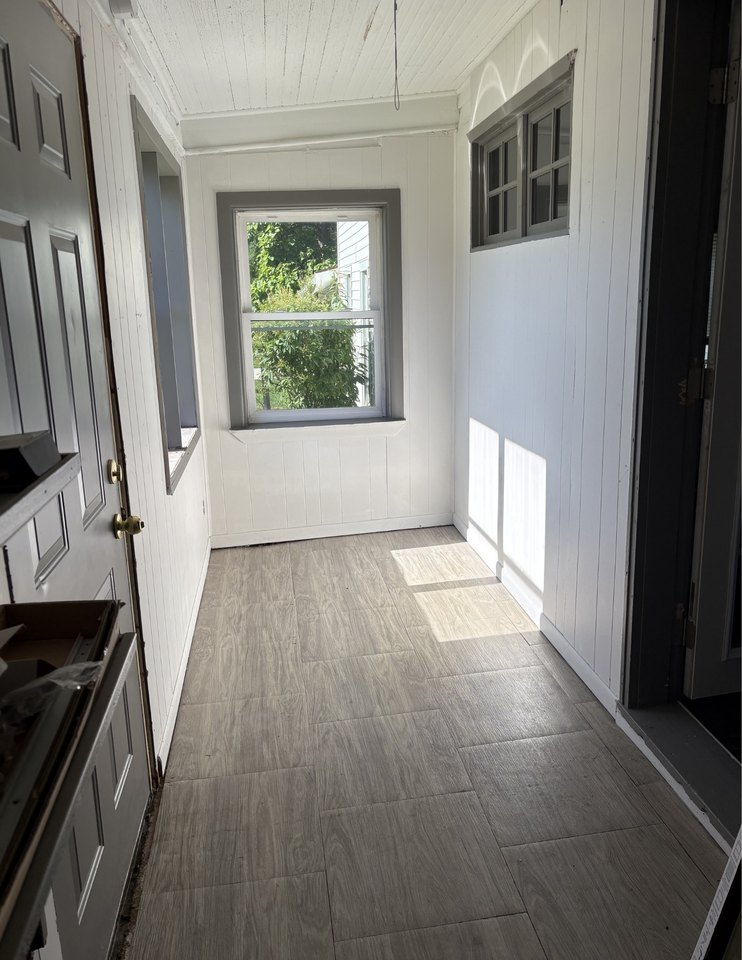 402 1/2 S Elm St #1 - Photo 3 of 11