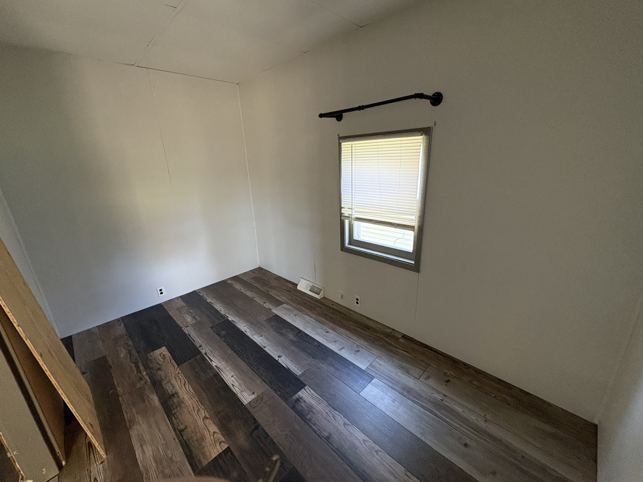 402 1/2 S Elm St #1 - Photo 5 of 11
