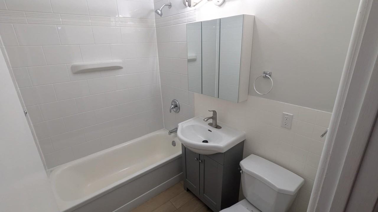 785 Parkdale St #1 - Photo 3 of 7