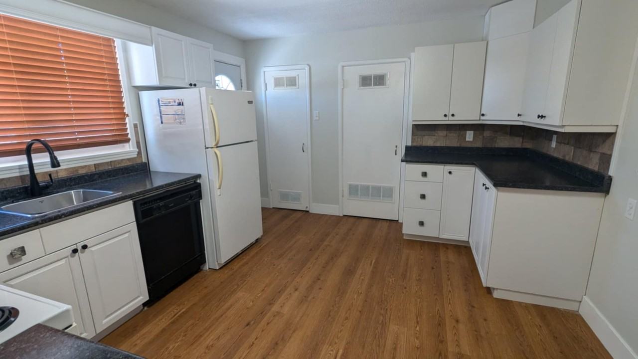 785 Parkdale St #1 - Photo 4 of 7
