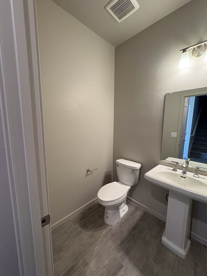 3073 Gladstone St #1 - Photo 7 of 17