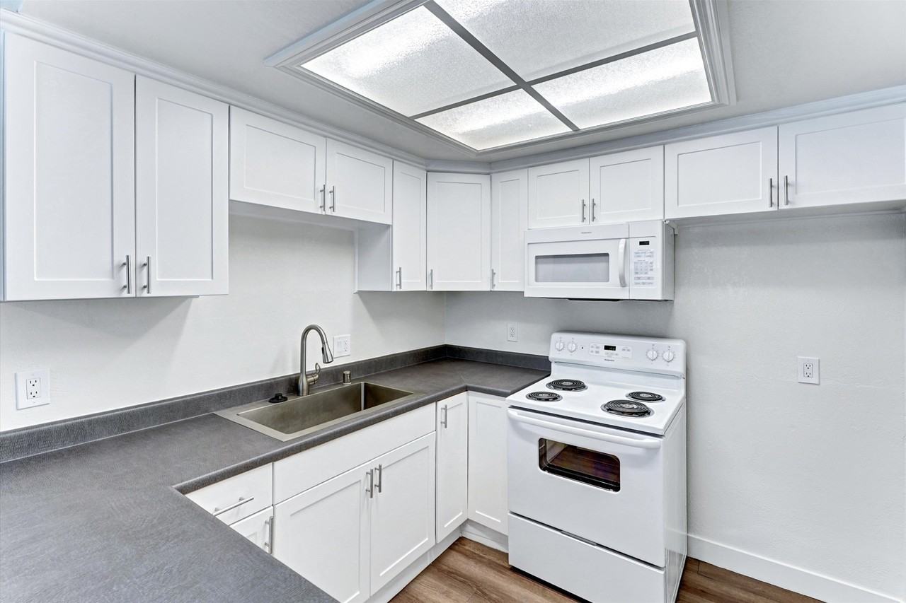 Kashmir Apartments - Photo 3 of 24