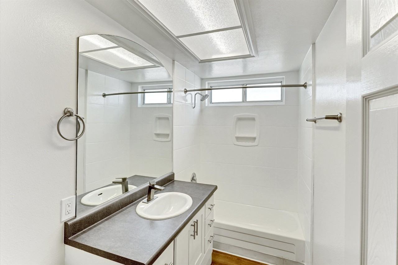 Kashmir Apartments - Photo 5 of 24