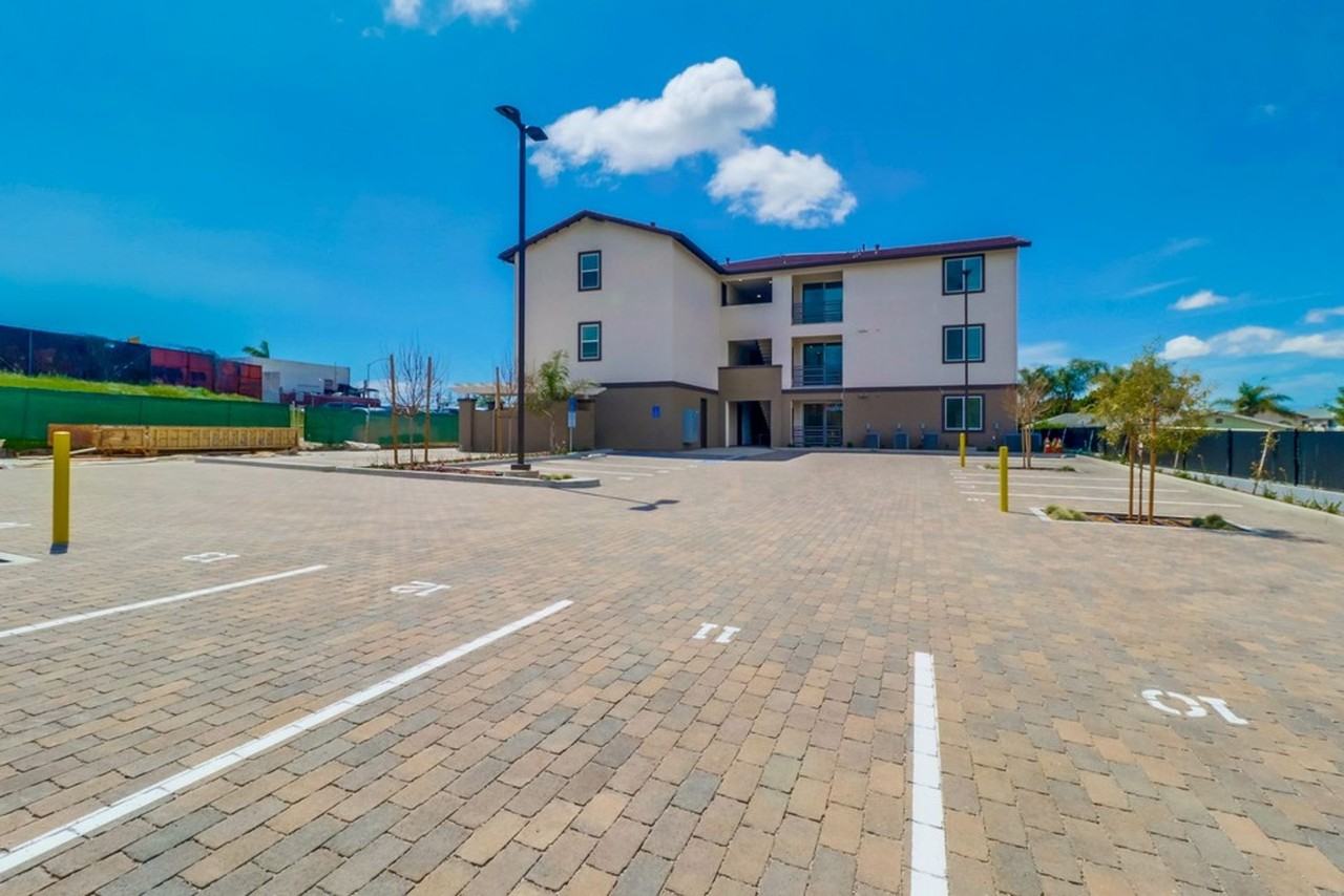 La Perla Apartments - Photo 3 of 5