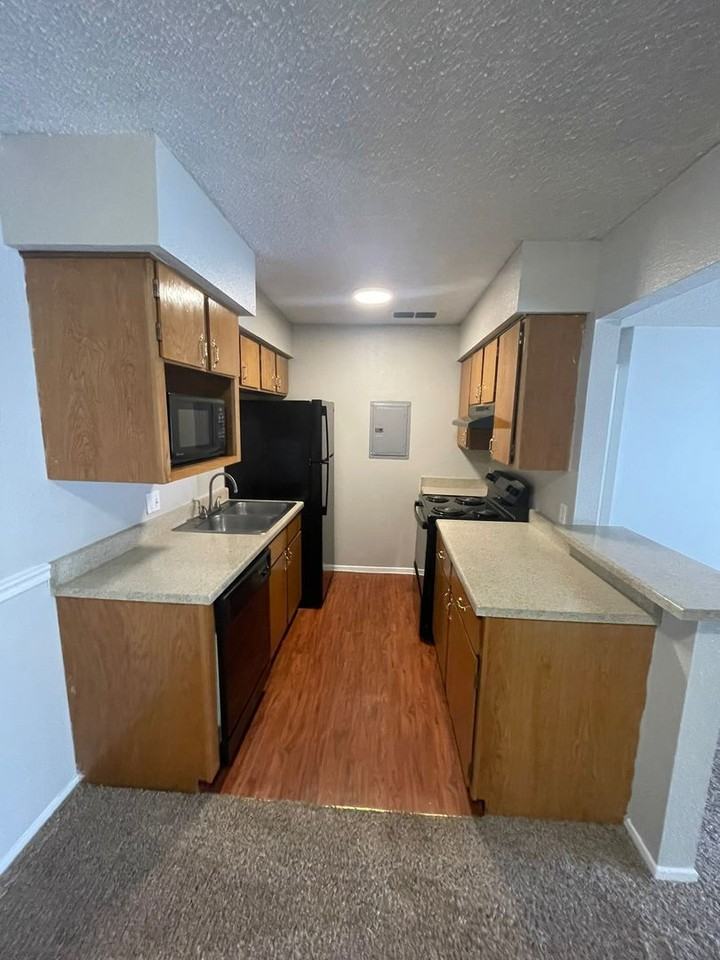 Bentwood Apartments - Photo 7 of 11