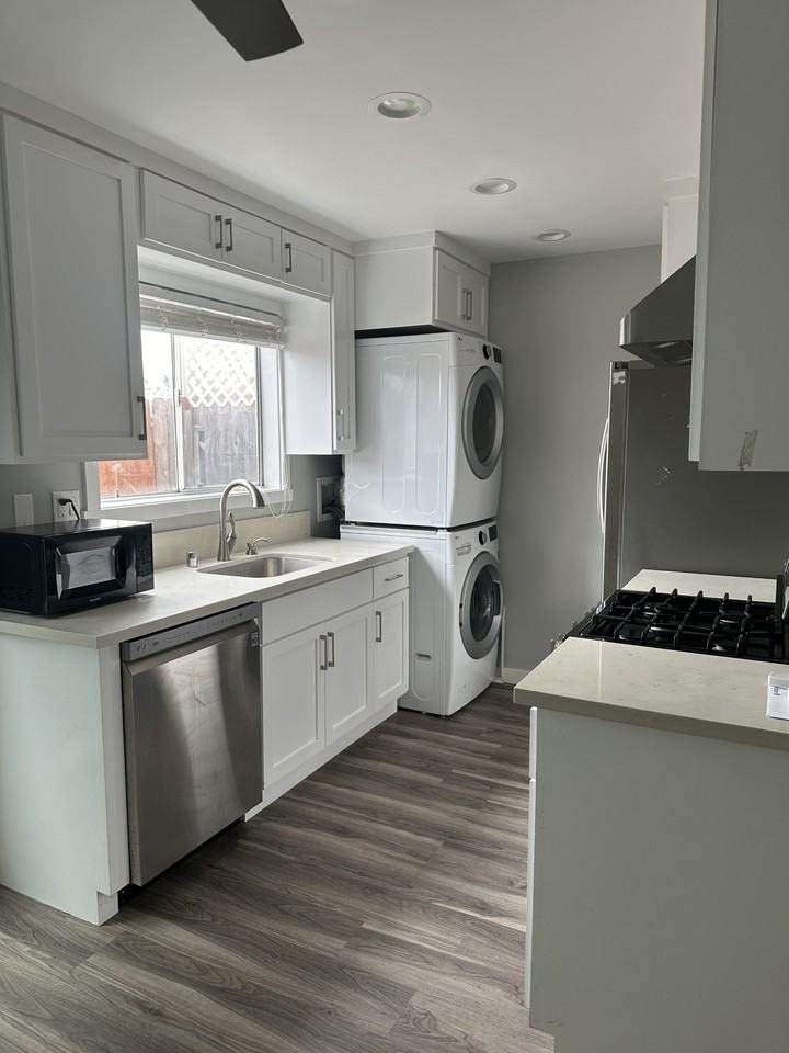 732 9th St #C - Photo 2 of 10