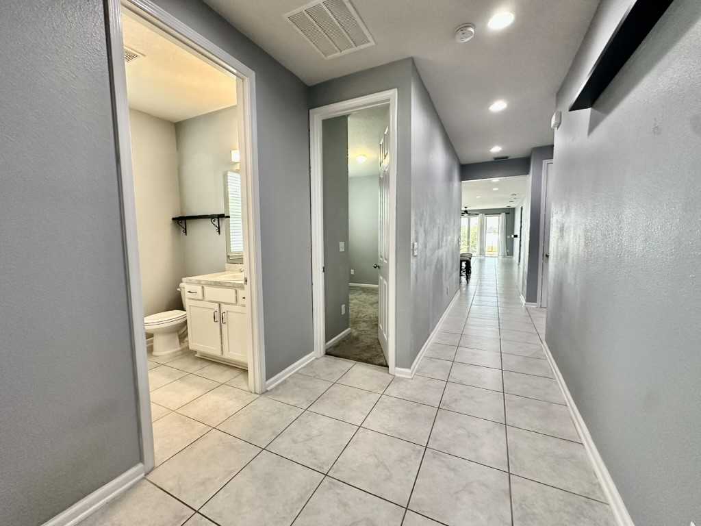 1443 Tropical Pine Cv #1 - Photo 2 of 23