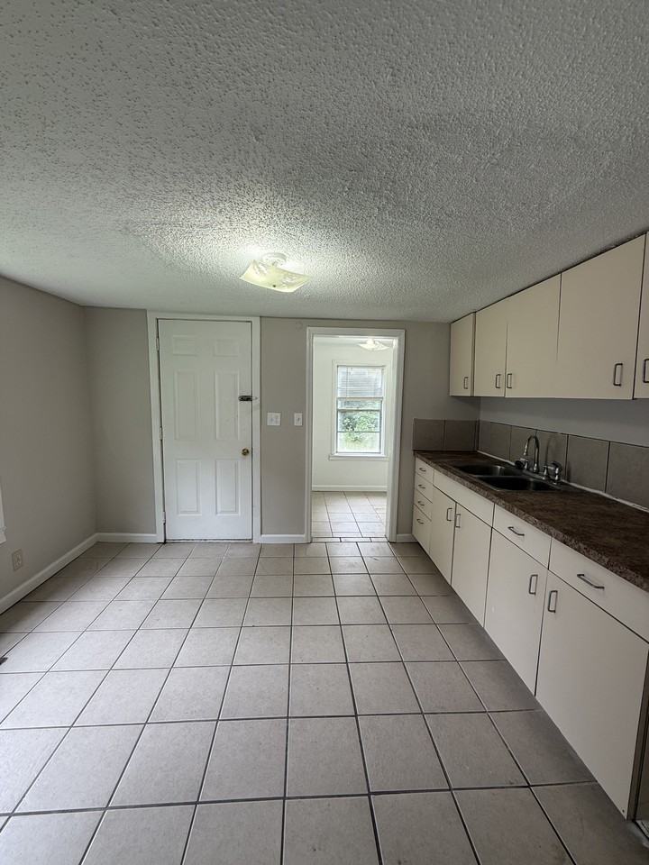 531 W Lake Dr #1 - Photo 3 of 8