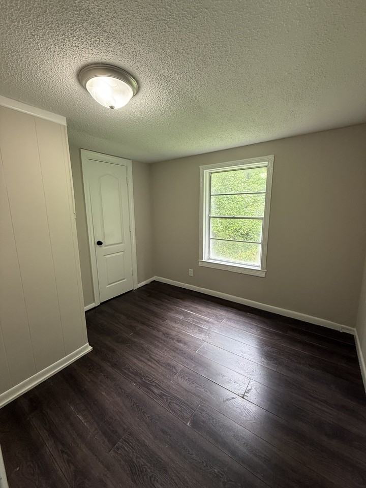 531 W Lake Dr #1 - Photo 4 of 8