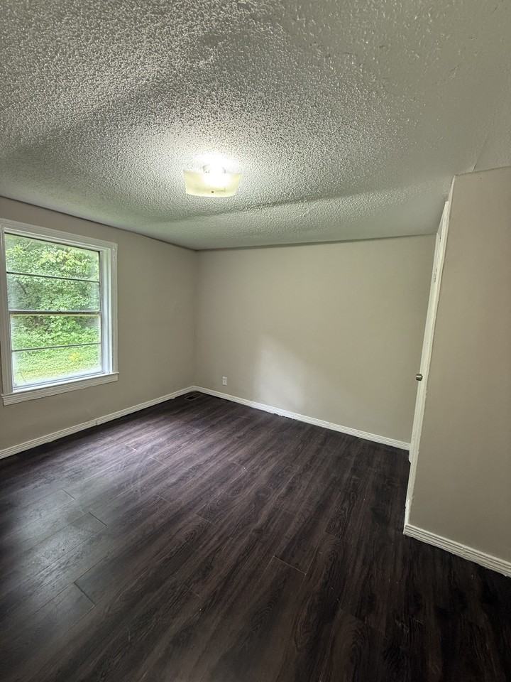 531 W Lake Dr #1 - Photo 5 of 8