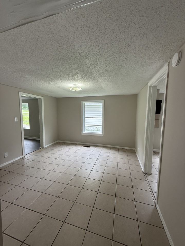 531 W Lake Dr #1 - Photo 6 of 8