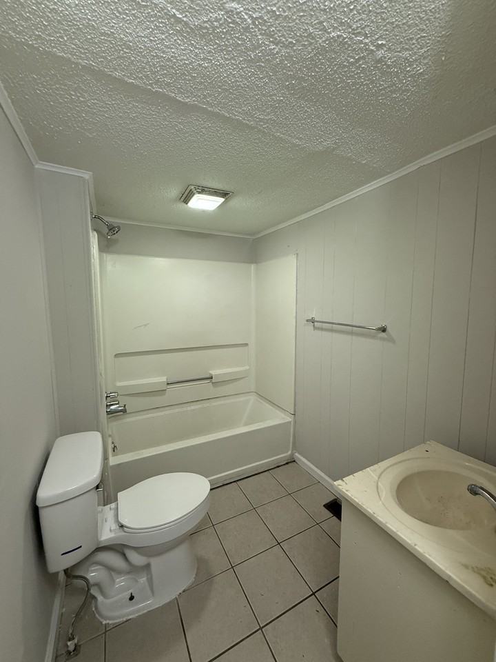 531 W Lake Dr #1 - Photo 7 of 8