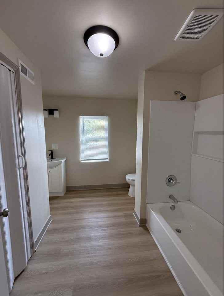 423 Marion Ave #3 - Photo 2 of 4