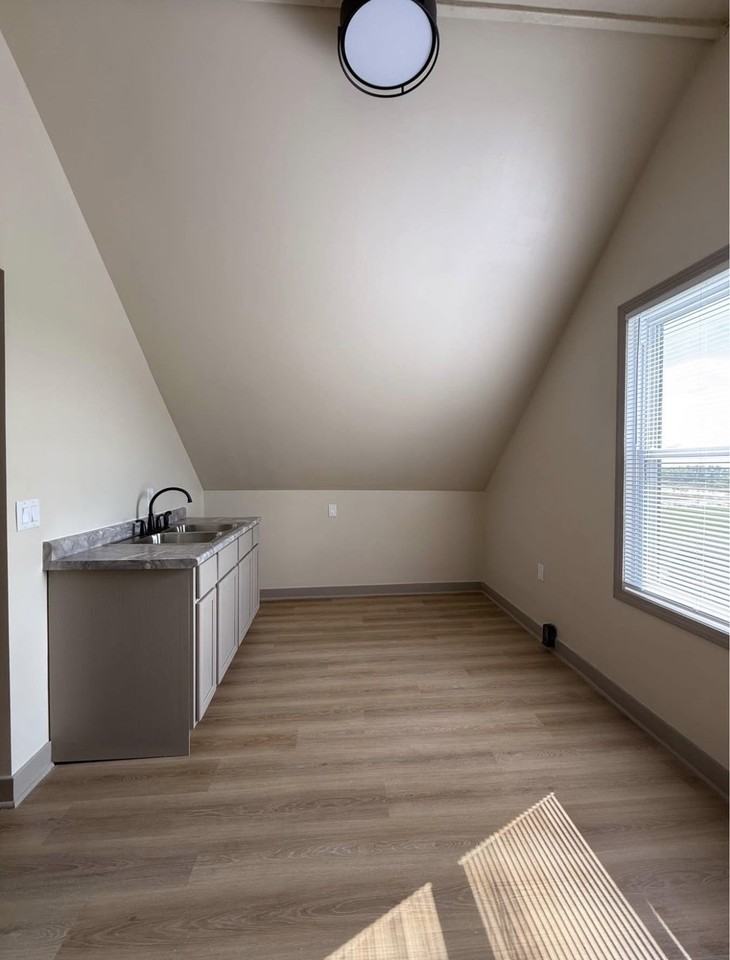 423 Marion Ave #3 - Photo 3 of 4