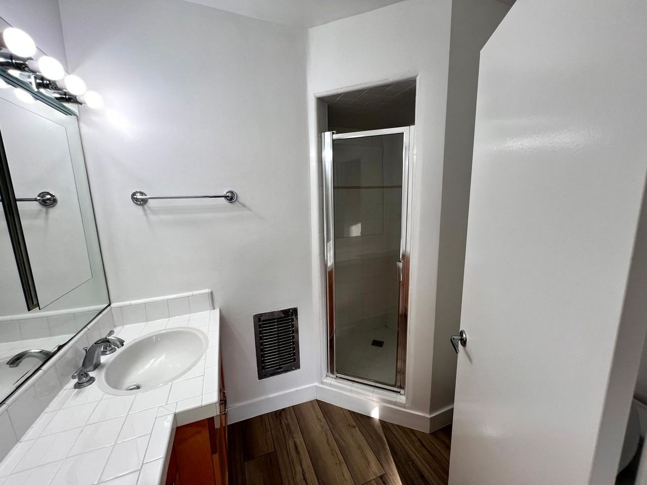 808-812 Westmount Drive - Photo 6 of 34
