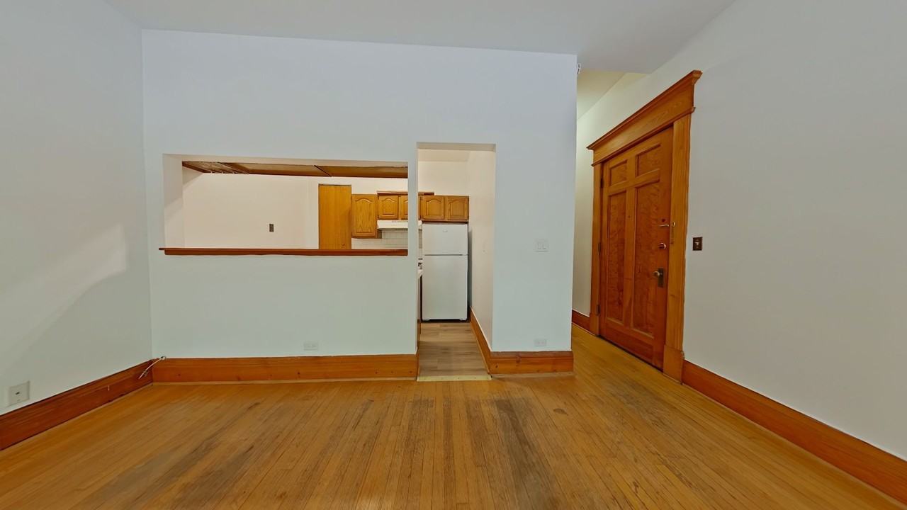 35 E Division - Photo 2 of 6