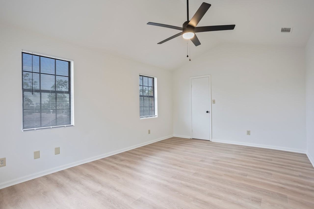 3709 Kingsgate Dr #1 - Photo 5 of 21