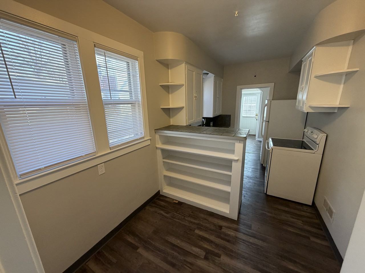 328 Kenwood Ave #1 - Photo 4 of 9