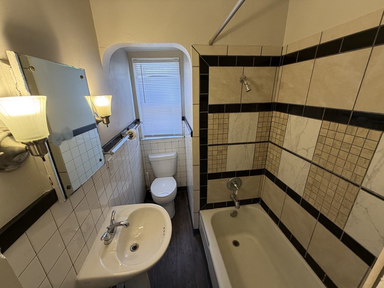328 Kenwood Ave #1 - Photo 5 of 9