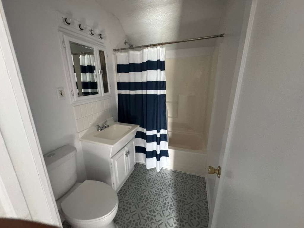 131 W Lordeman St #1 - Photo 3 of 11