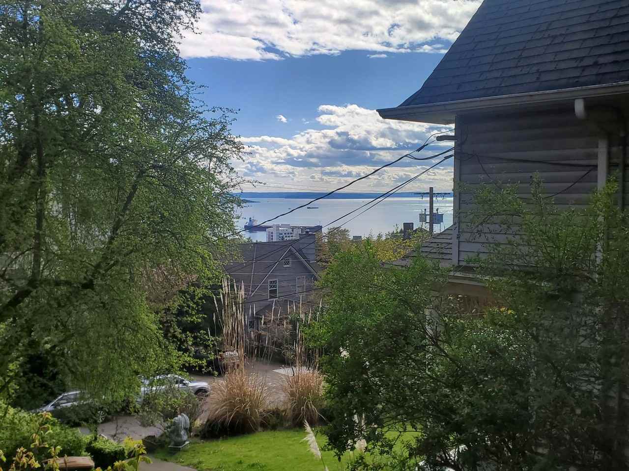 1101 Queen Anne Ave N - Photo 2 of 11