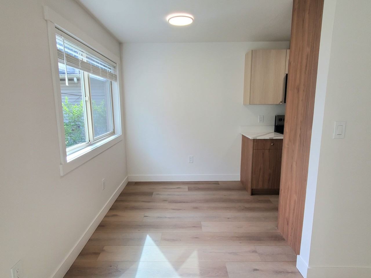 1101 Queen Anne Ave N - Photo 5 of 11
