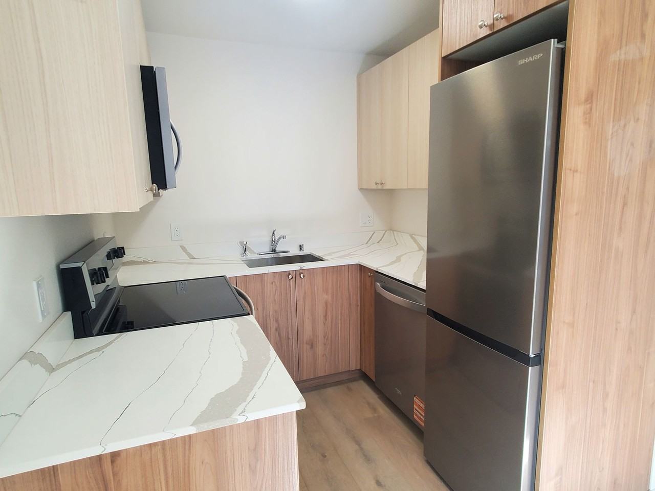 1101 Queen Anne Ave N - Photo 6 of 11