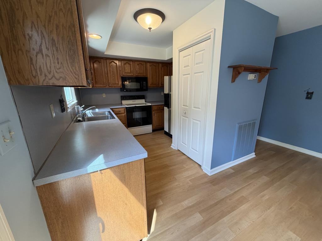 99 Lee Ann Ct - Photo 7 of 17
