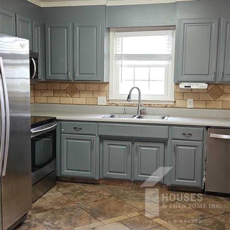 423 Rollingwood Dr - Photo 4 of 22