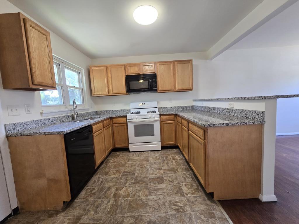 11 Glenwood Dr - Photo 7 of 50
