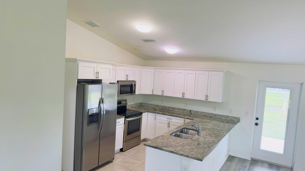 145 Se 12th St - Photo 4 of 23