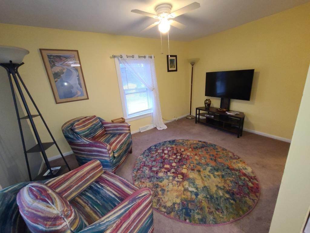 602 1/2 E Battell St - Photo 3 of 11