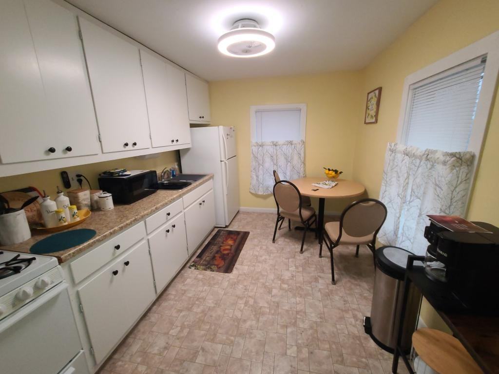 602 1/2 E Battell St - Photo 5 of 11