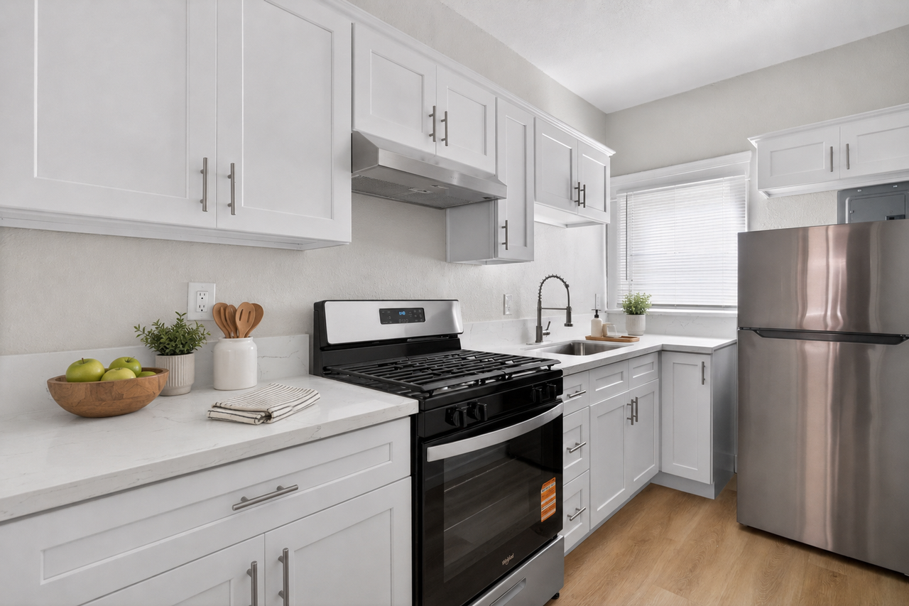 915 Cherry Ave - Photo 2 of 3
