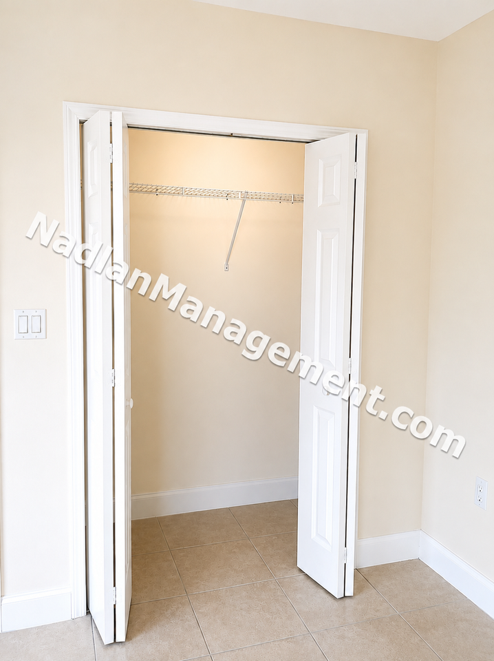 223 Nw 12th St - Photo 6 of 23